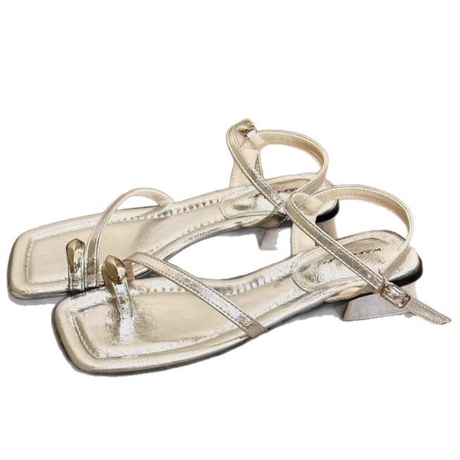 Barlow fantasy! Stylish square head metal buckle cover toe thick heel sandals women's 2025 summer new Korean version flat sandals