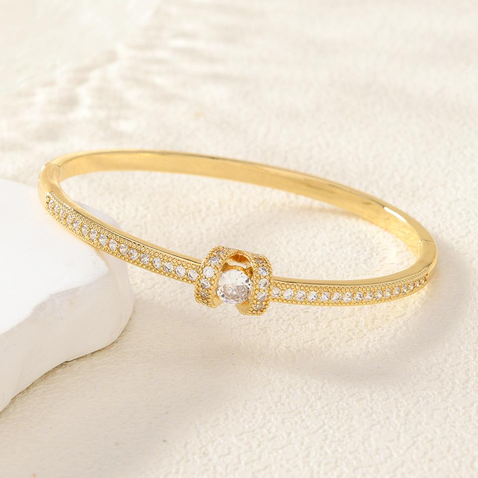 Women's Elegant Jewelry Bracelet with Irregular Buckles