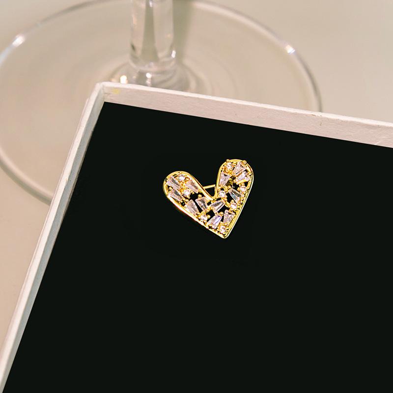 

Брошь в виде кленового листа в стиле ретро с кроликом с сердцем и стразами, ювелирное изделие, инкрустированное жемчугом