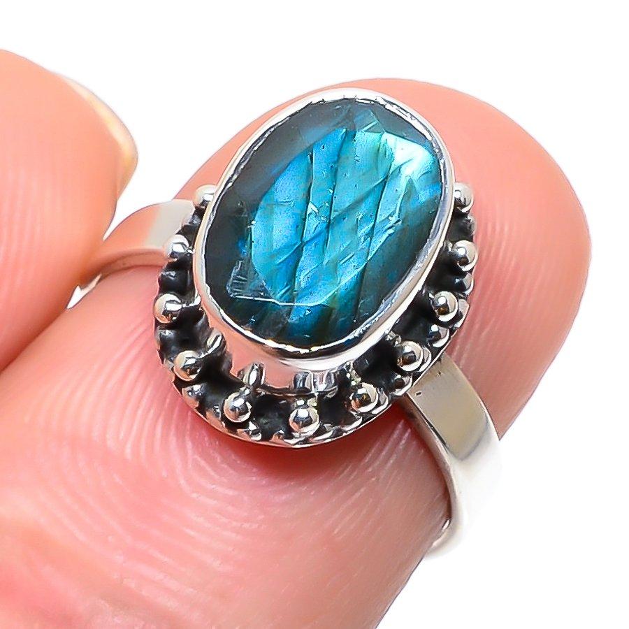 

Кольцо из чистого серебра 925 пробы с натуральным лабрадоритом, размер 7 I2r69