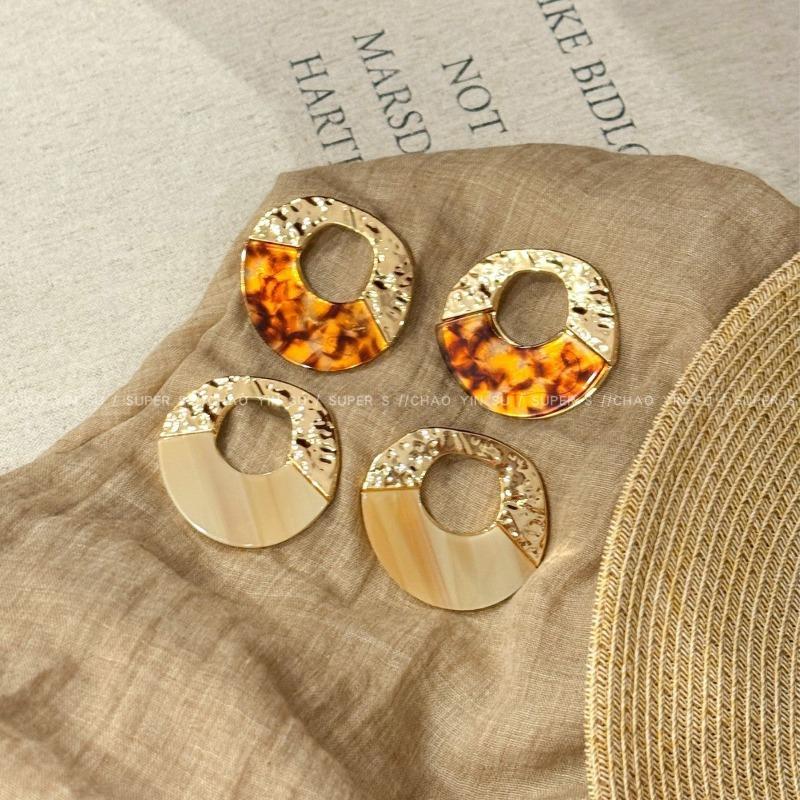Gold splicing round smudged stud earrings women's high-end acetic acid design earrings niche design versatile ear jewelry