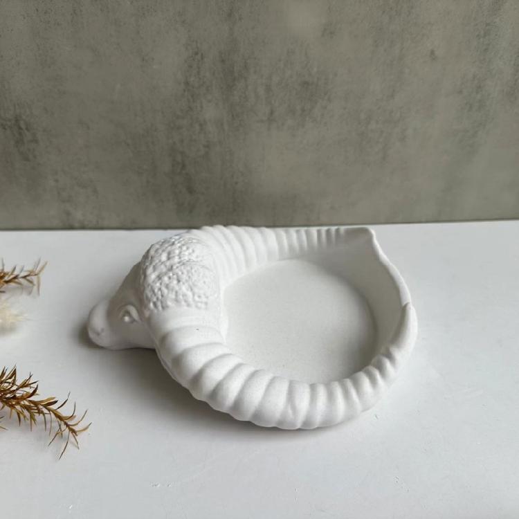 Exquisite 3D Bull Horn Ashtray Plaster Silicone Mold for Office Desk Ornament