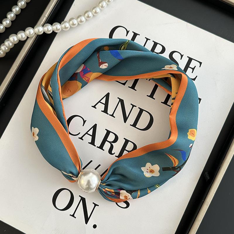 Pearl necklace women's magnetic buckle silk scarf high-end spring and summer new niche wear printed silk scarf scarf