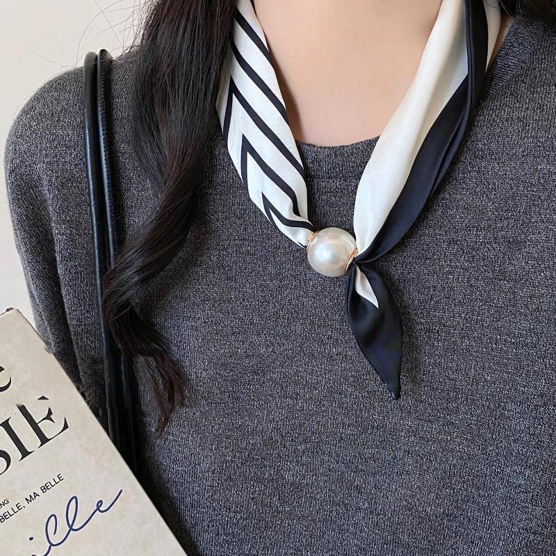 French Pearl Necklace Magnetic Clasp Lazy Scarf Women Pendant Neck Warmer Clavicle Chain Accessory