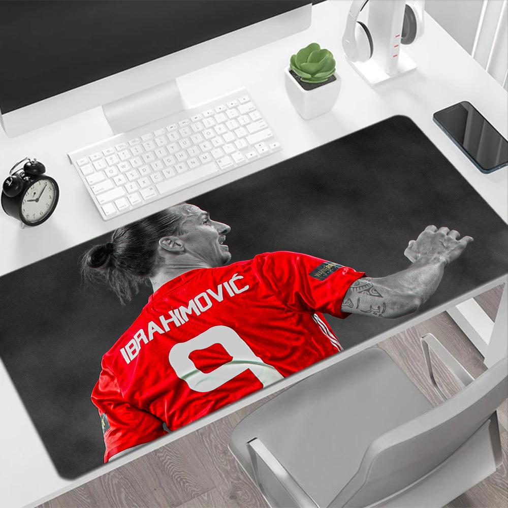 Soccer Player Action Large Mouse Pad Office Mouse Mats Desktop Mouse Pad Non-Slip Rubber Base Office and Gaming Desk Decoration