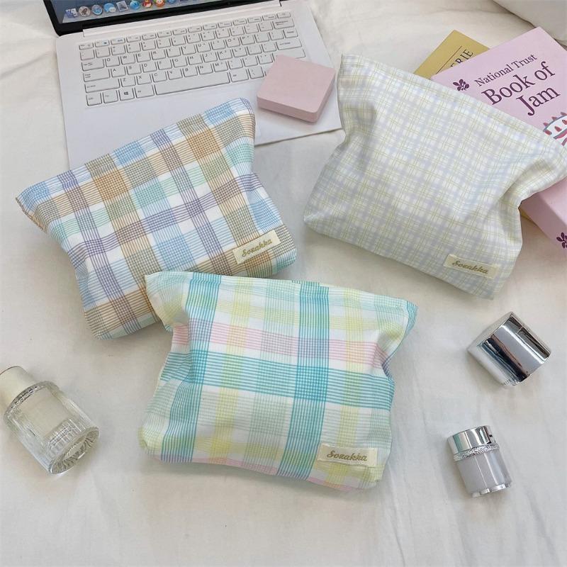 Small Fresh Ins Style Large Capacity Makeup Bag for Women Girl Travel Toiletry Organizer Pouch for Cosmetics and Skincare Case