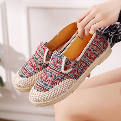 New Style of Folk Cloth Shoes Embroidered Shoes Women's Single Shoes Breathable Soft-soled Dance Shoes, and Mom Shoes