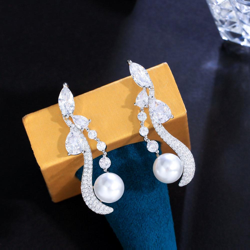 

Needle Light Luxury Zircon Twisted Geometric Pearl Earrings Sweet Wind Full Diamond Earrings Ear Jewelry