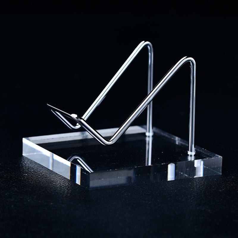 Surový krystalový nefrit minerální displej s akrylovou základnou na stojanu z tepaného železa