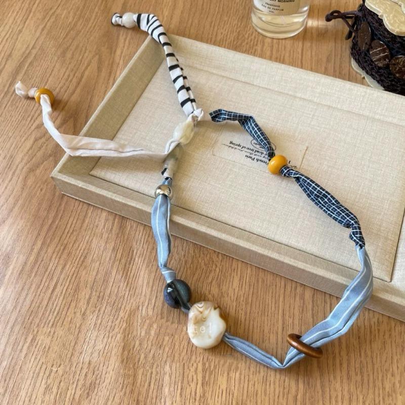 Retro Leopard Print Silk Scarf Necklace for Women - High-end, Luxurious, Niche, Small-sized Collar Chain