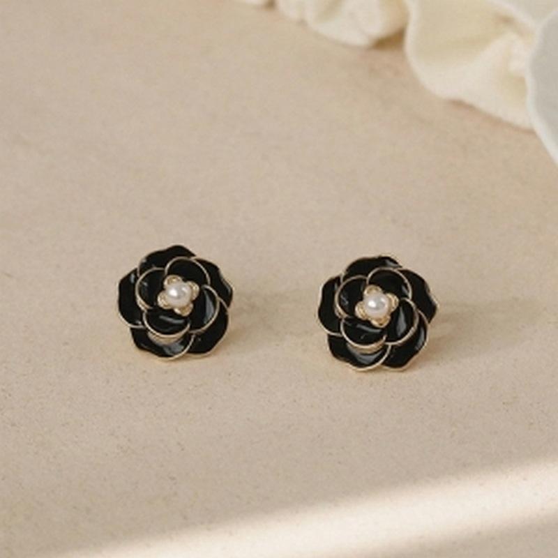 

Серьги-гвоздики Temperament Celebrity Camellia Design Sense High-End чёрный