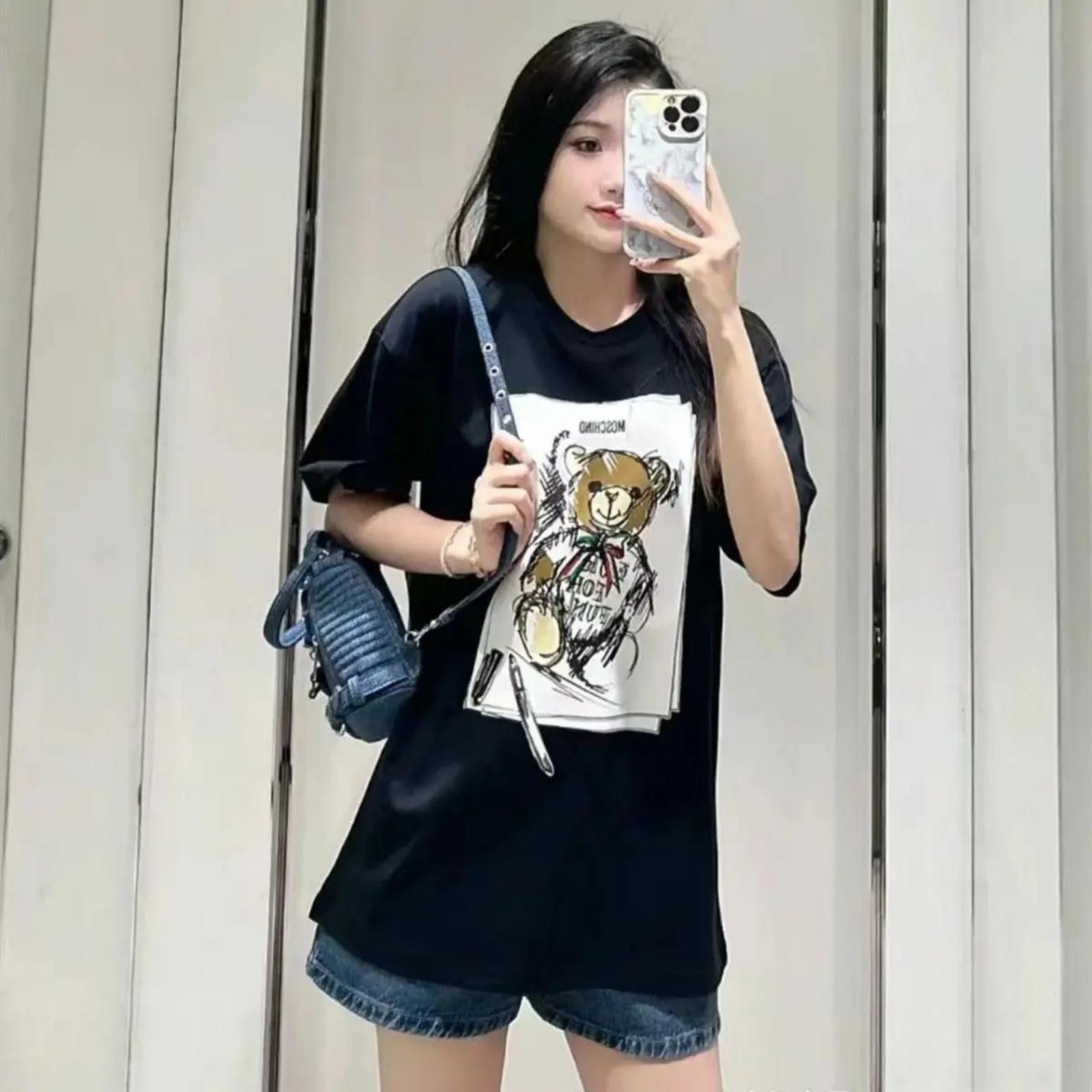 

2024 Summer New Mos Print Sketch Bear Short Sleeve Full Loose T-shirt Cotton High-end Luxury Is for Both Men and Women Top Y2k XXXXXL чорний