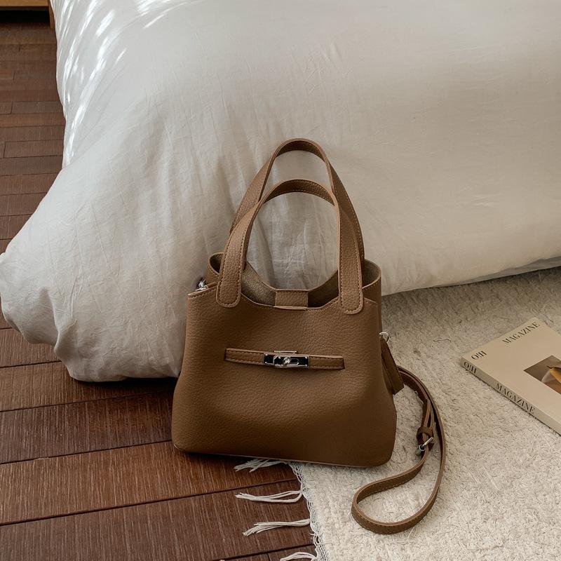 Trend Simple Portable Bucket Bag Women's Winter New Fashion High Value Casual Fashion Messenger Bag