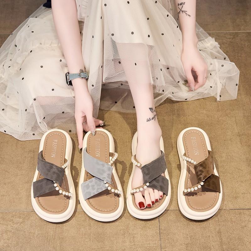 Fashion Hot Selling 2025 New Thick Heel Dopaamine Candy Colored Sandal Women Summer Wear Pearl Little Fragrance Style Fairy Wind Single