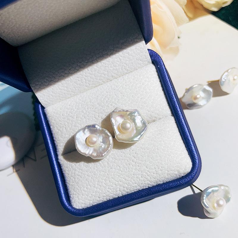 

Серьги-пусеты в виде цветка из французского барочного пресноводного жемчуга из стерлингового серебра s925