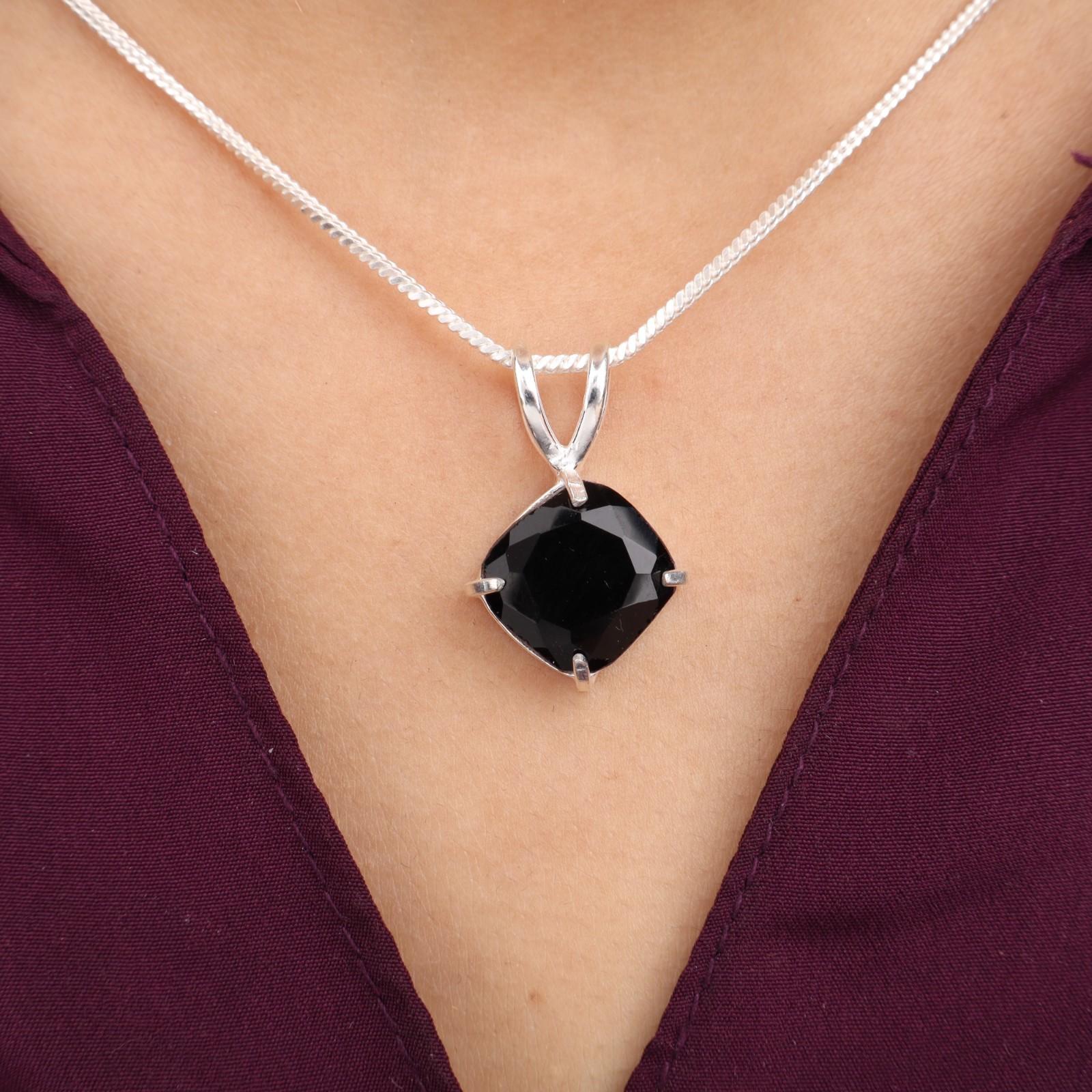 

Драгоценный камень Черный Оникс Ювелирные изделия из стерлингового серебра 925 ручной работы Подарок Подвеска 0,93 PP-62-17