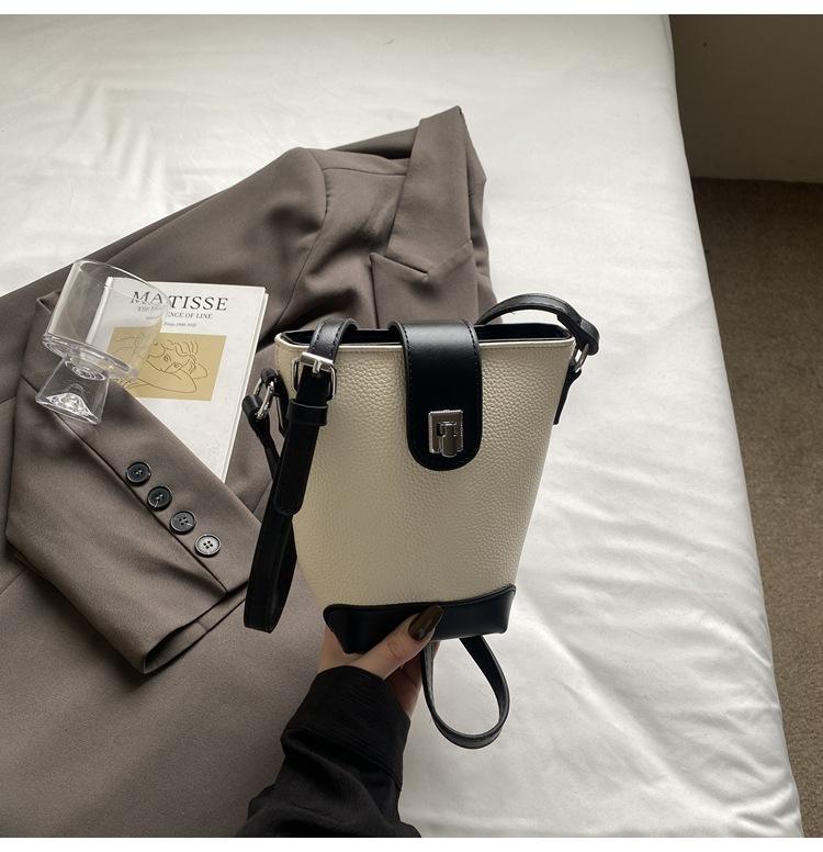 2025 Spring and Summer New Fashion Foreign Messenger Bag Beautiful Simple Bucket Bag Women's Korean Version Niche Casual Shoulder Bag