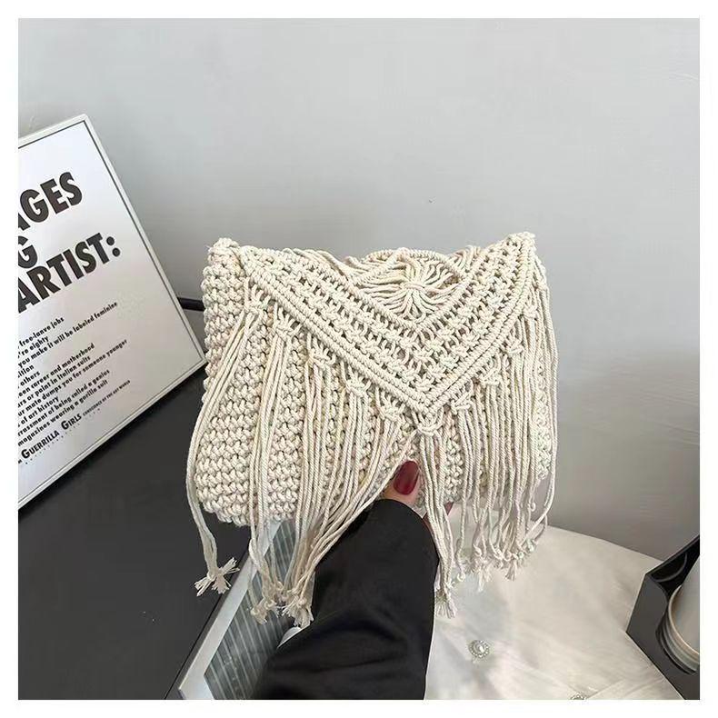

Богемная сумка кроссбоди с кисточками для женщин бежевый