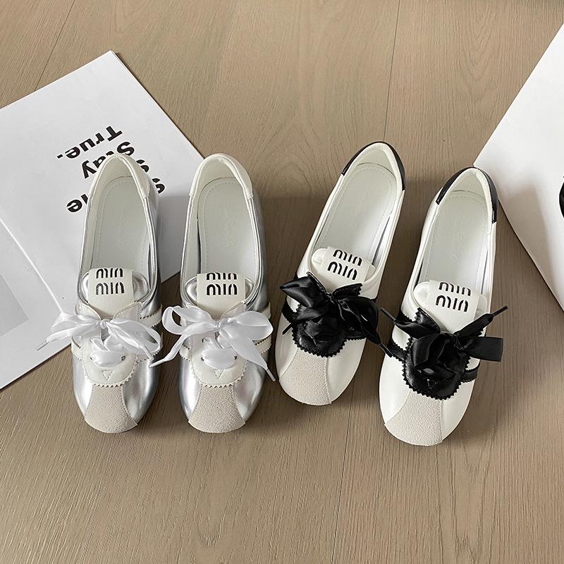 [Spot] Leather inner height increase ballet style single shoes women's soft sole niche design sports moral training white shoes women