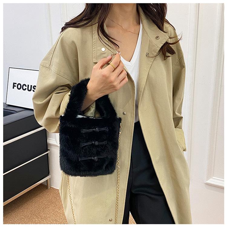 Furry Small Bag Women's 2025 New Fashion Hand Bucket Bag Autumn and Winter Plush Chain Messenger Bag
