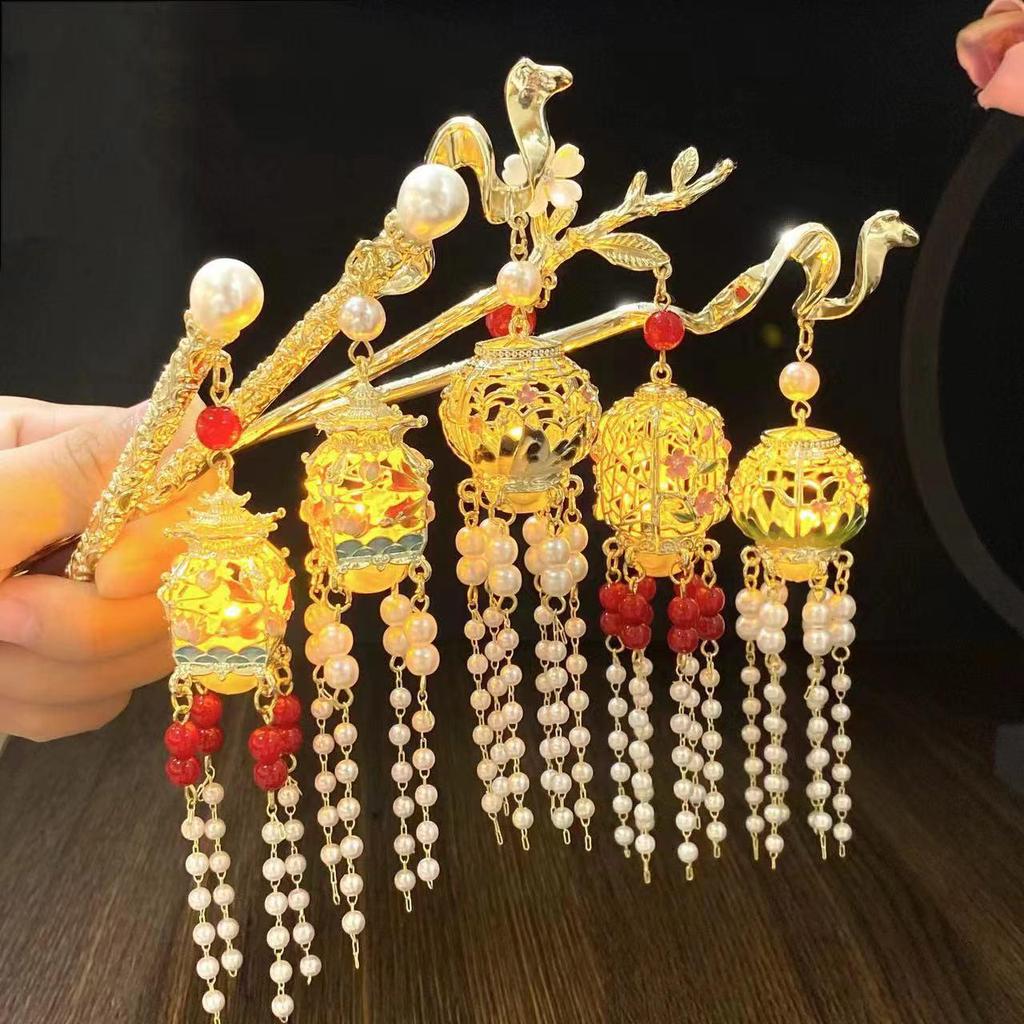 Ancient Style Luminous Hairpin: High-End Alloy Lantern Design for Hanfu Skirts