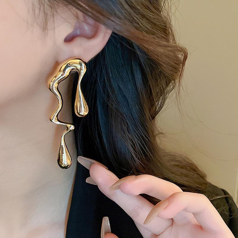 Náušnice se střapcem z dutých květů s postříbřenou jehlou a pozlacením - Evropský a americký niche design