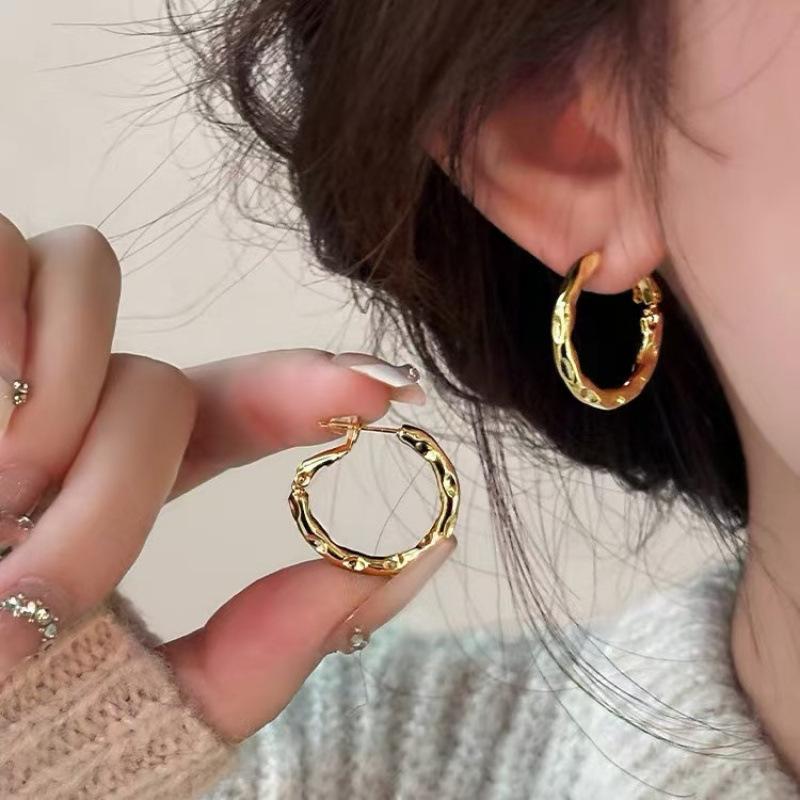 

111 Silver Needle Cold Wind Bump Irregular Earrings Simple Metal Plain Ring Earrings Fashion Versatile Personalized Earrings 925 silver needle