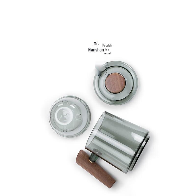 Nanshan Square Round Glass Tea Cup with Filter & Walnut Coaster