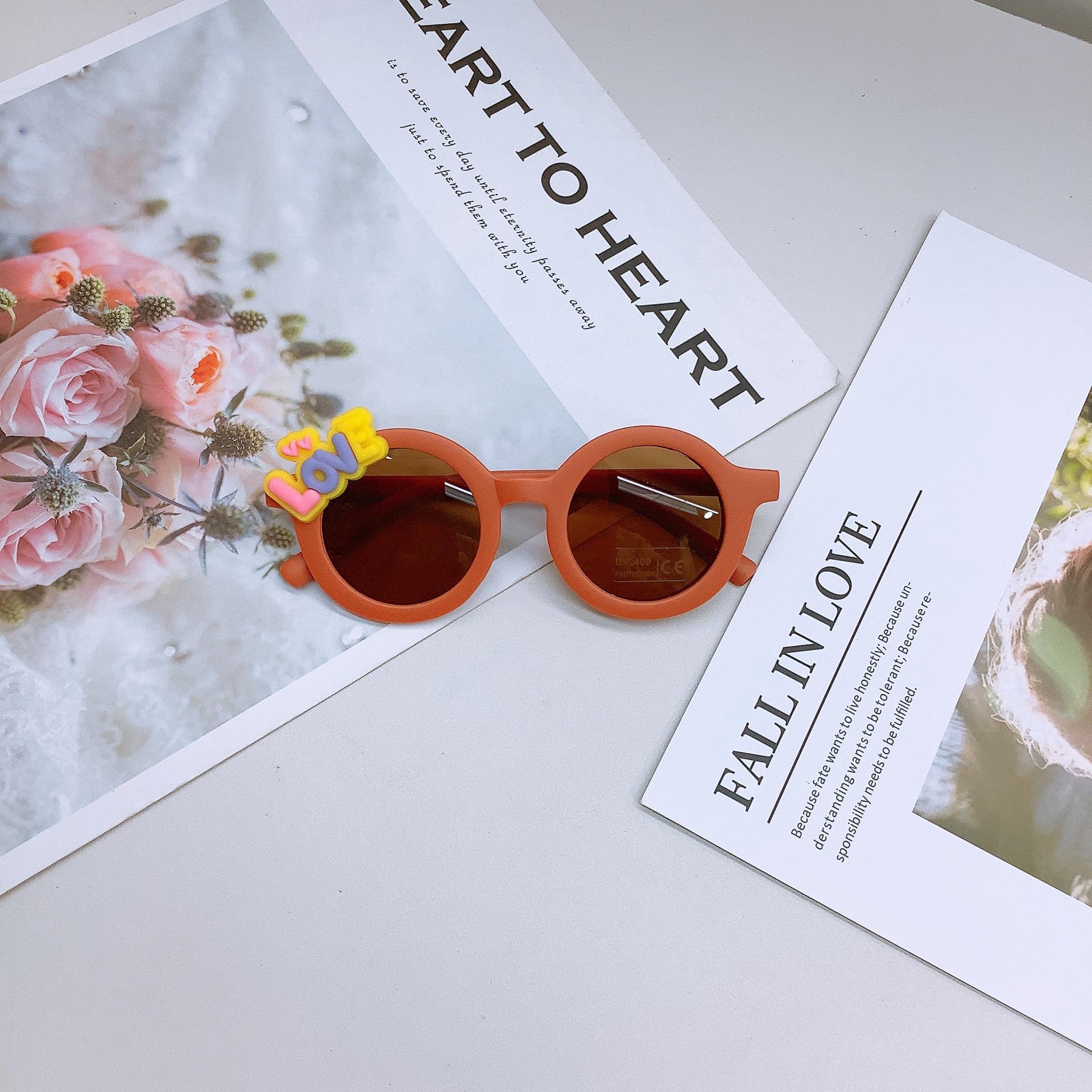 

Модные детские солнцезащитные очки, милые липкие цветочные детские солнцезащитные очки, солнцезащитный крем, вогнутая форма, детские очки Tide