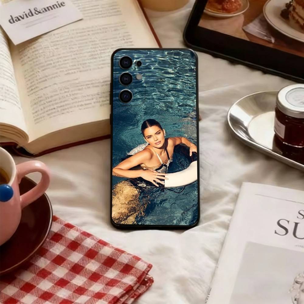 Custodia per Telefono Kendall Jenner Per Samsung S25,S24,S21,S22,S23,S30,Ultra,S20,Plus,Fe,Copertura Nera Morbida