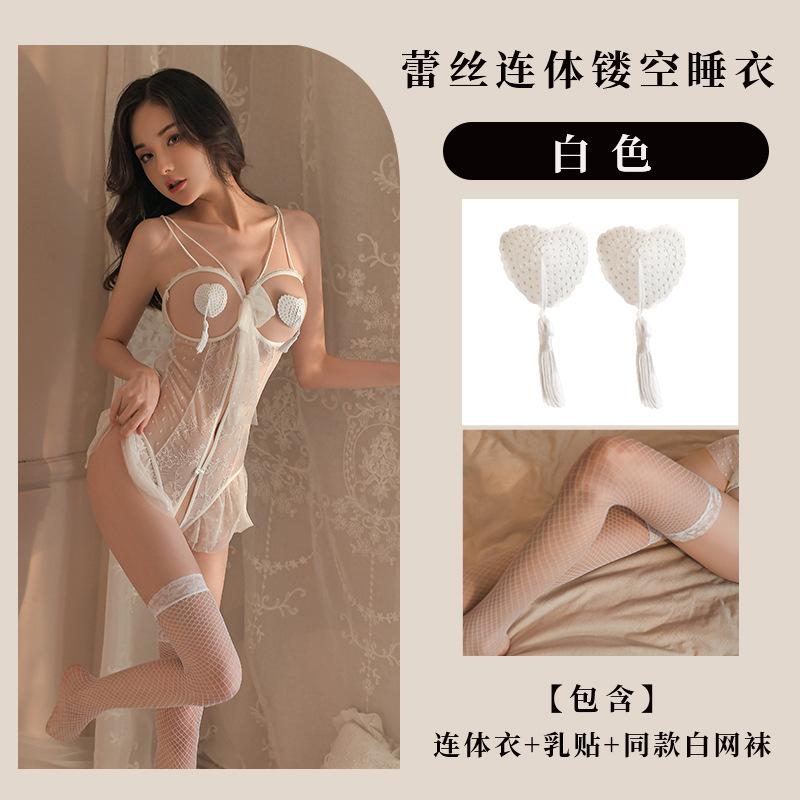 Fan Lei's original erotic underwear is sexy and free of open-file temptation, flirting on the bed, small breasts, passionate conjoined