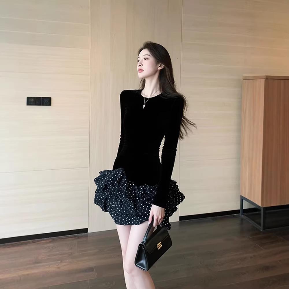 2025 Autumn Black Velvet Polka Dot Slim-Fit Round Neck Dress