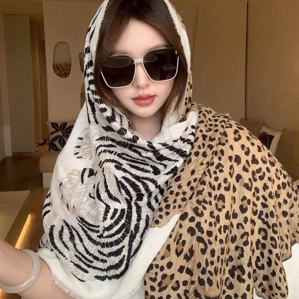 Coffee Atmosphere Leopard Shawl Women's Old Money Style Light Luxury Fashion Temperament Scarf High-end Leopard Print Silk Scarf