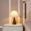 Nordische Retro Nachttischlampe: Warmes, schlichtes Design für Schlafzimmer & Wohnzimmer