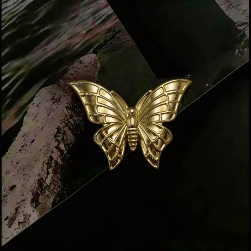 

1Pcs Gold Color Retro Metal Embossed Butterfly Women S Brooch Ocean Style Lobster Decoration Pins Party Wedding Jewelry A1