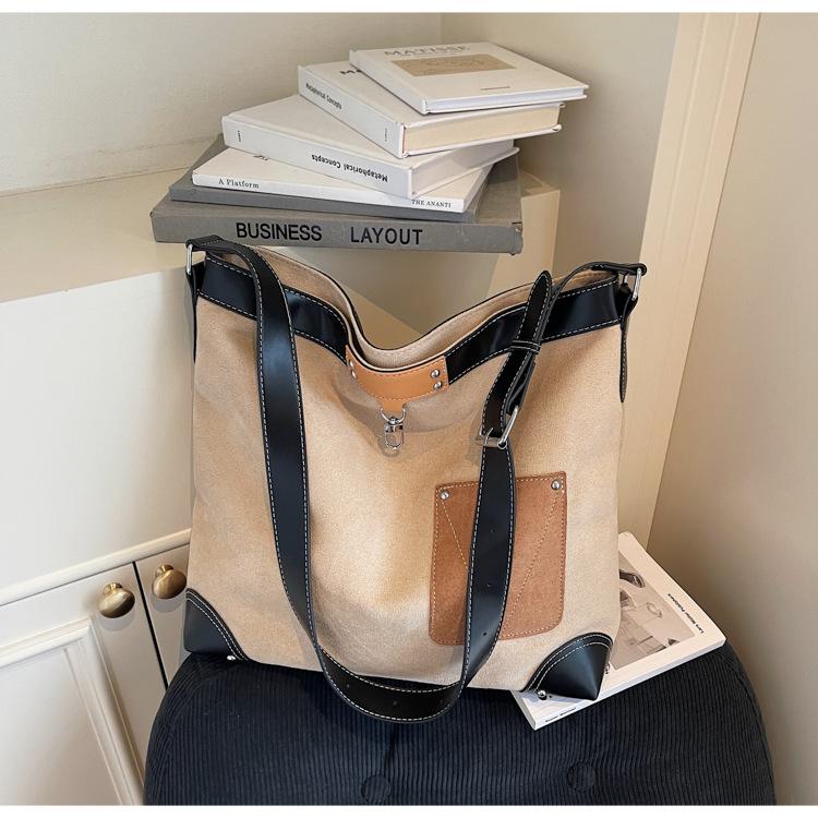 

Tuo extra-large bag women s 2025 new casual large-capacity commuter underarm bag fashionable and advanced messenger bag tide хаки