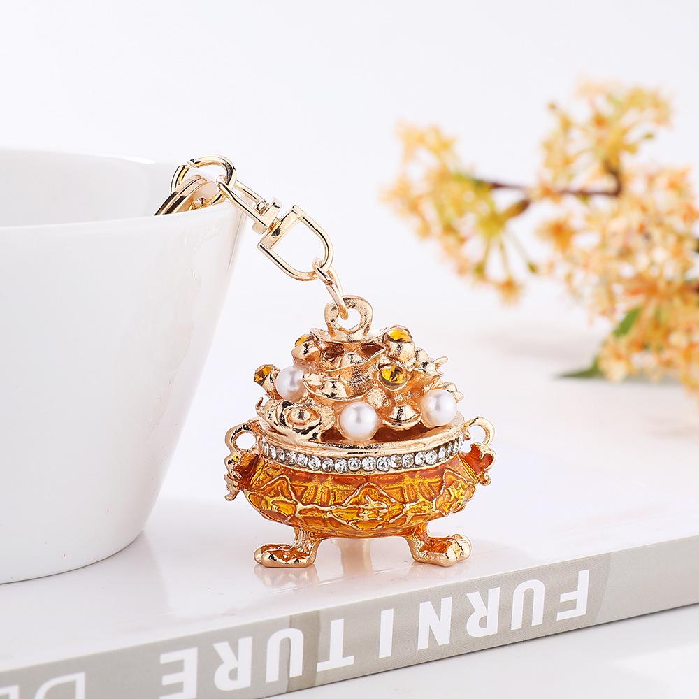 

Chinese Style Metal Ingot Treasure Pot Keychain Pendant - Creative Small Gift золотий