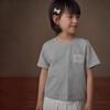 Hacikis Einfaches graues Strick-T-Shirt mit kurzen Ärmeln für Mädchen
