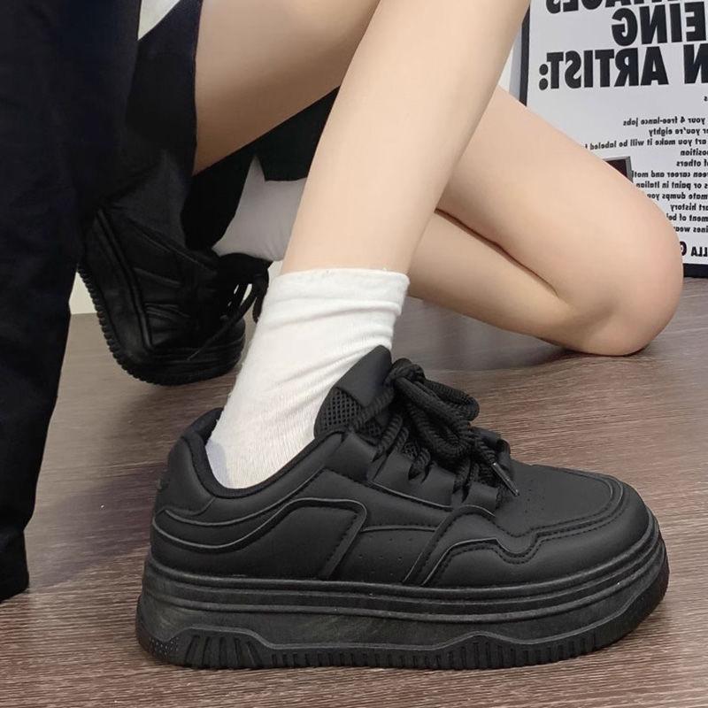 Board Shoes Women's 2025 Popular Spring Students Lightweight Versatile Casual Bread Shoes Sports Shoes Work Soft-soled Shoes