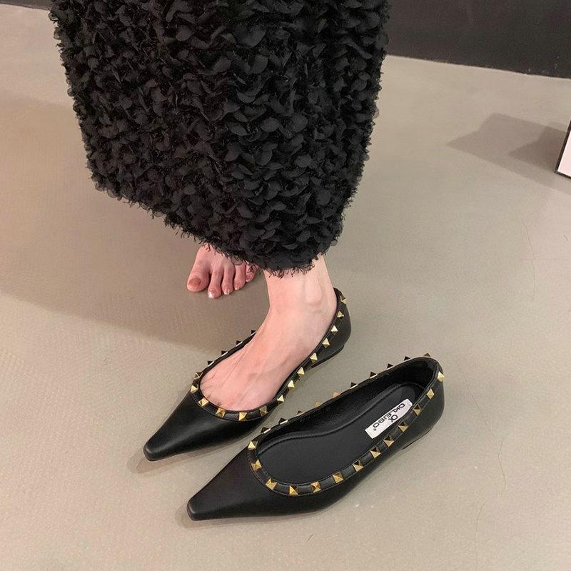 Fashion Flat Shoes for Women 2025 Spring and Autumn New Pointed Rivet New Black Plus Size Women's Shoes 41 42 43 Zapatillas Mujer