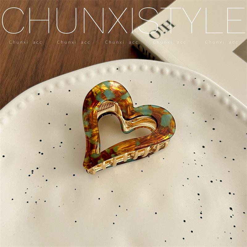 High-End Women's Heart-Shaped Hair Claw - Small Elegant Half-Up Clip for High Ponytails, 2024 Fashion Accessory