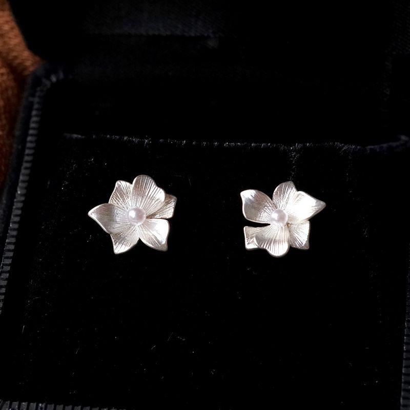 

Lotus New Chinese Style Simple Exquisite Frosted Brushed Silver Flower Temperament Unique Ear Studs Ear Clip Earrings Pair of sterling silver ear needles