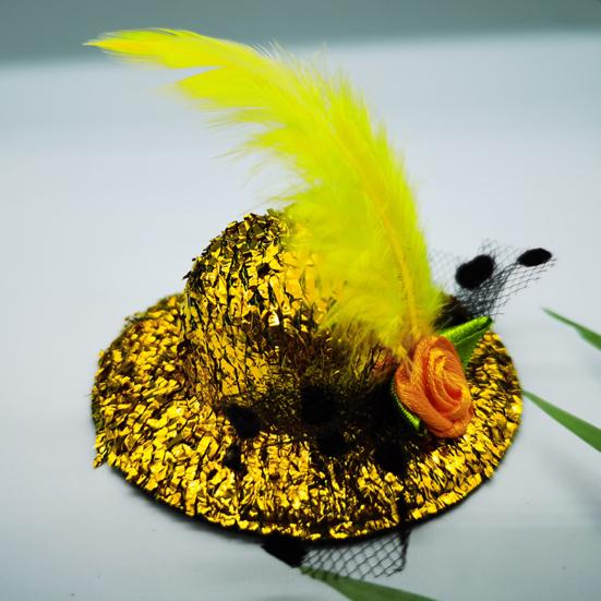 Sombrero para mascota, delicado dobladillo, decoración de plumas, cinturón de sujeción, divertidos accesorios para pollos, sombrero para aves de corral