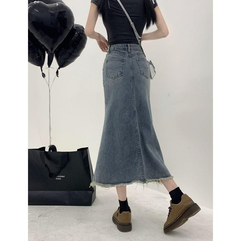 Modischer Jeansrock mit ausgefranstem Saum und hoher Taille