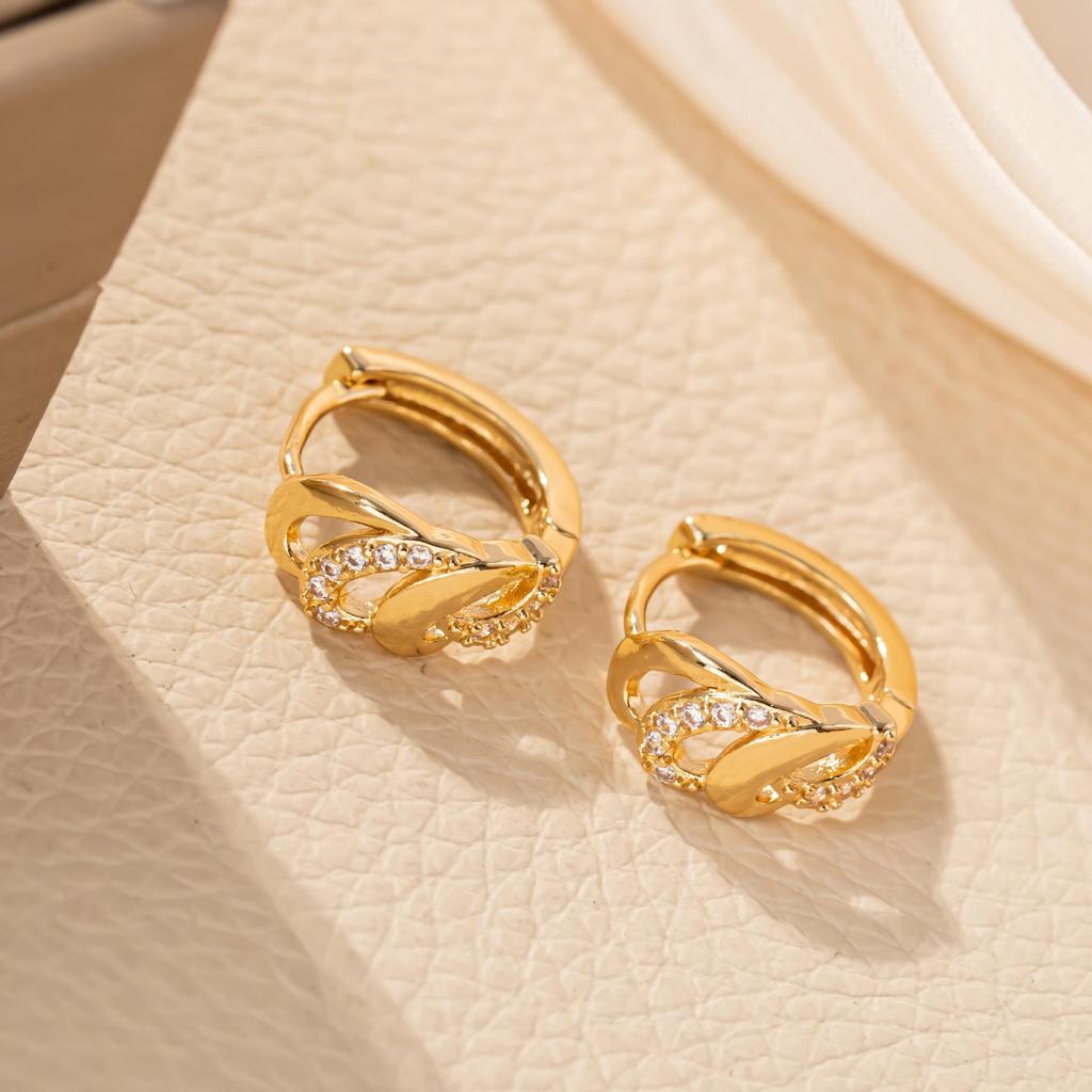 Korean Style Cross Ear Clips for Women - Niche Design, High-End Feel, 2024 Trendy Earrings
