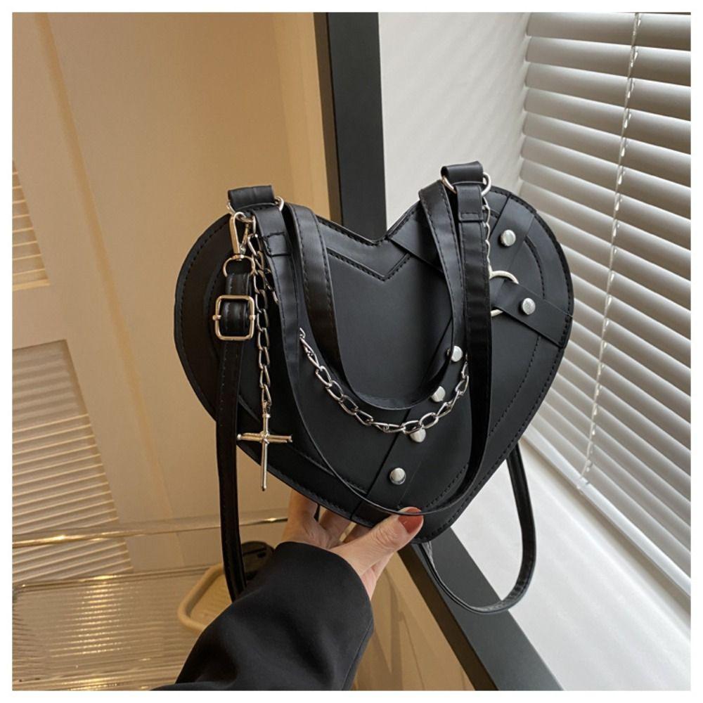 Modische PU-Leder Schwarze Umhängetasche Herzförmig Große Kapazität Damen Crossbody-Tasche Tragbare Ketten Nieten Handtasche Damen
