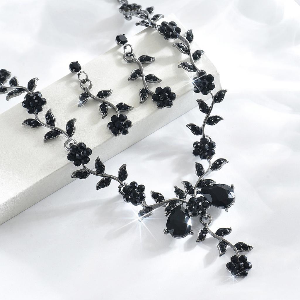 Light Luxury Pearl Necklace Earrings Bracelet Retro Temperament Premium Clavicle Chain Necklace