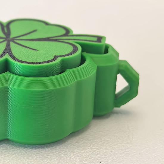 baizihuahu Keychain Pendant, Stress Relief Toy with Hanging Buckle, Aromatherapy Four-Leaf Clover Shape Key Holder for Good Luck Accessory