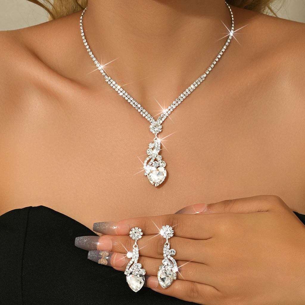 European and American New Fashion Hot-selling Diamond Luxury Necklace Bracelet Earrings Jewelry Set Bridal Wedding Dinner Accessories 2026