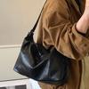 Casual soft-sided tote bag women's 2025 new large-capacity retro versatile commuter bag fashionable shoulder messenger bag